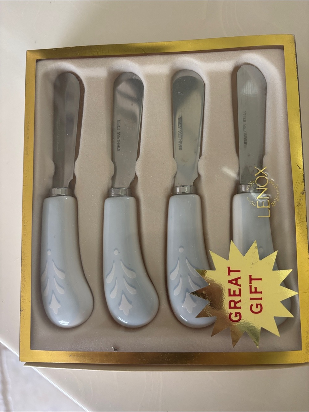 Lenox White Ceramic Handle Cheese Spreaders - 4 Piece Set Swedish Lodge
